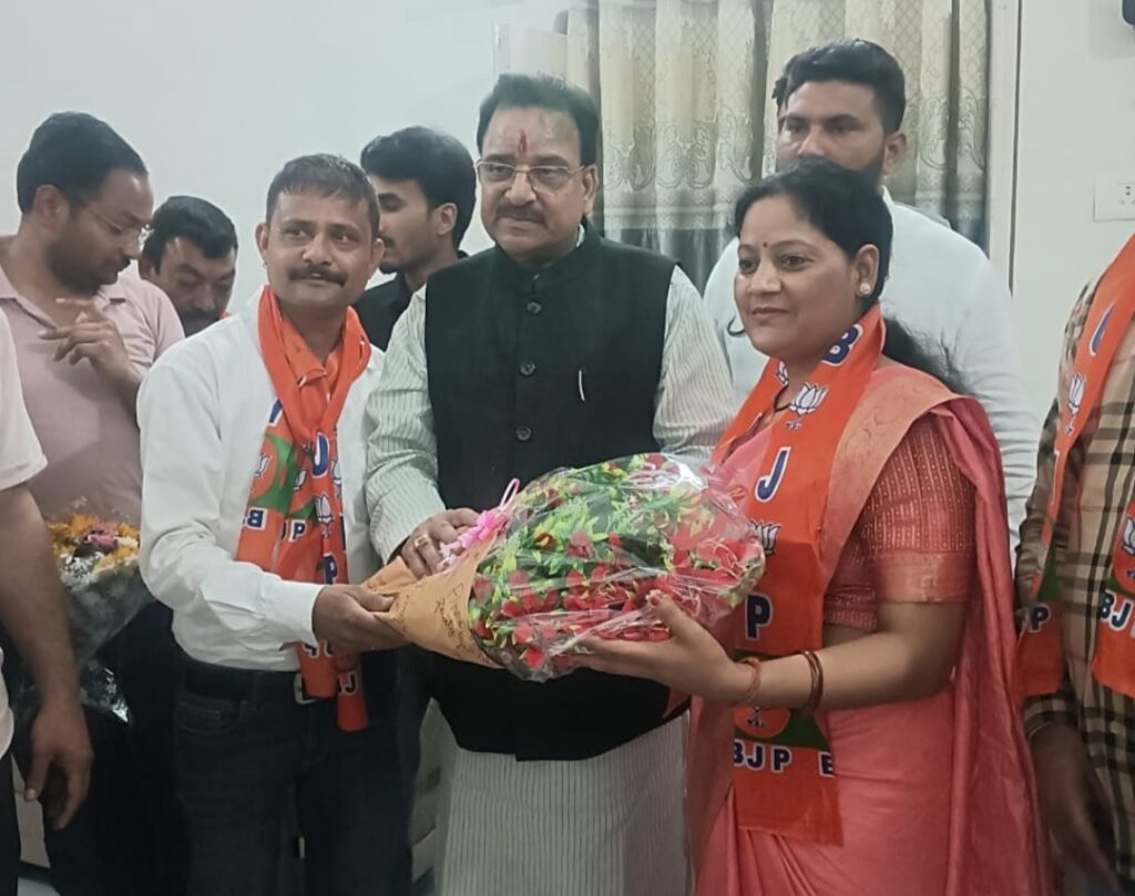 बंडिया के पूर्व उप प्रधान श्याम बिष्ट अपने समर्थकों के साथ भाजपा में शामिल