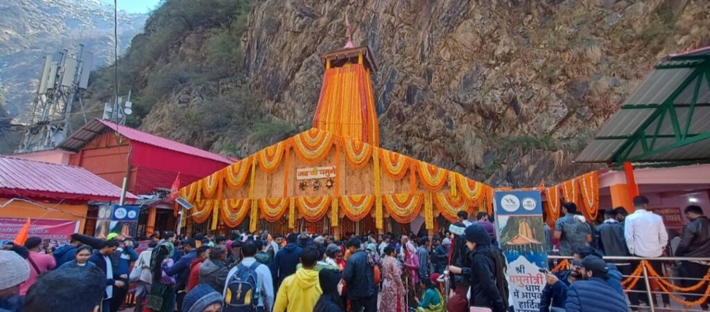 धार्मिक विधि-विधान के साथ खुले गंगोत्री एवं यमुनोत्री धाम के कपाट