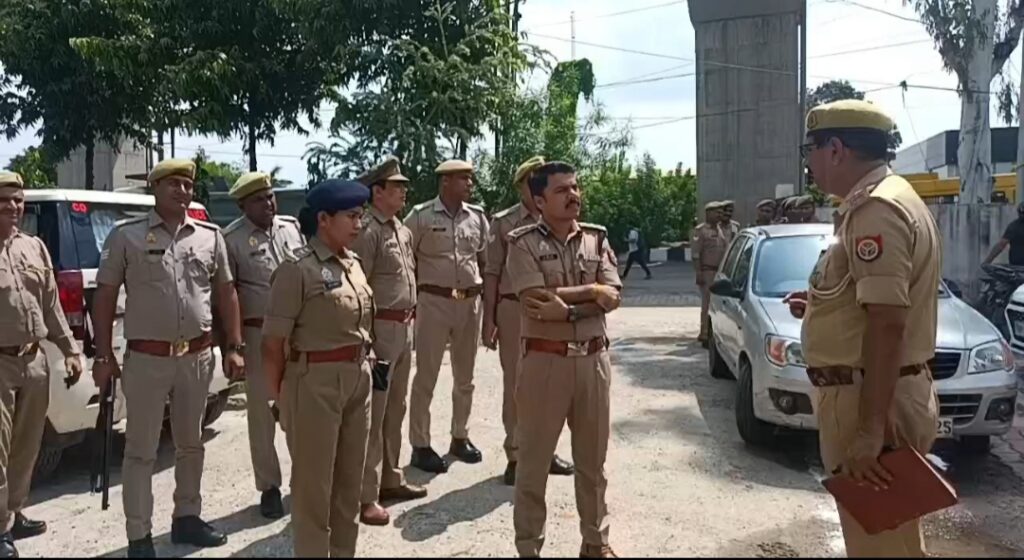 परतापुर थाने का निरीक्षण करने पहुँचे एसएसपी, जर्जर भवन देख जताई नाराज़गी