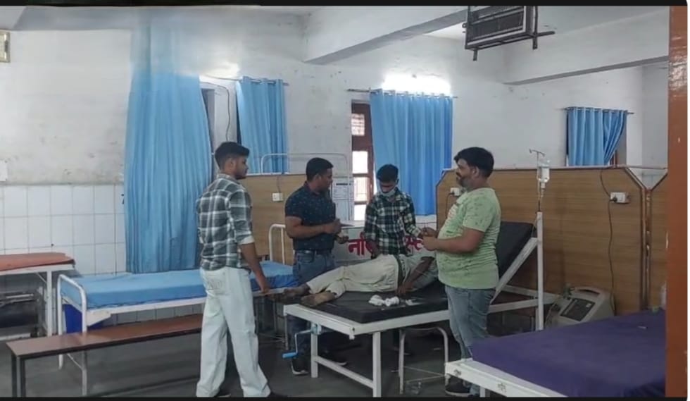 पूरनपुर लाइनपार साहूकारा रेलवे स्टेशन के सामने झूलती हाइटेंशन लाइन