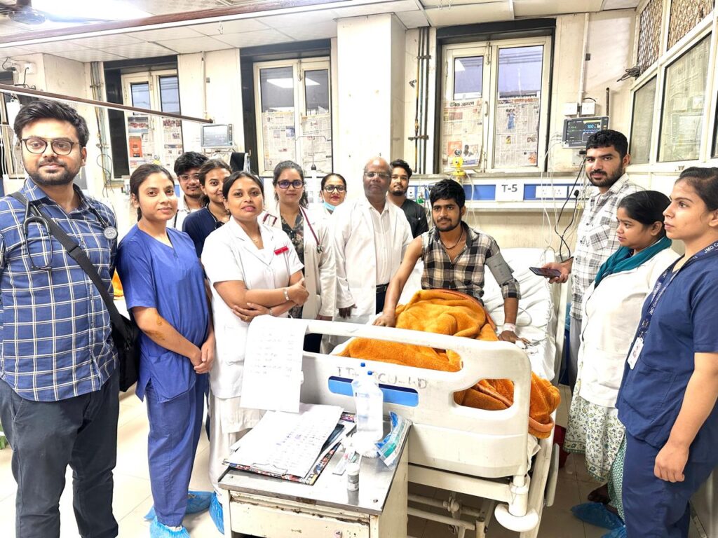 सर्पदंश के बाद जीवन की नई उम्मीद – मेडिकल कॉलेज मेरठ ने फिर रचा जीवन रक्षा का इतिहास