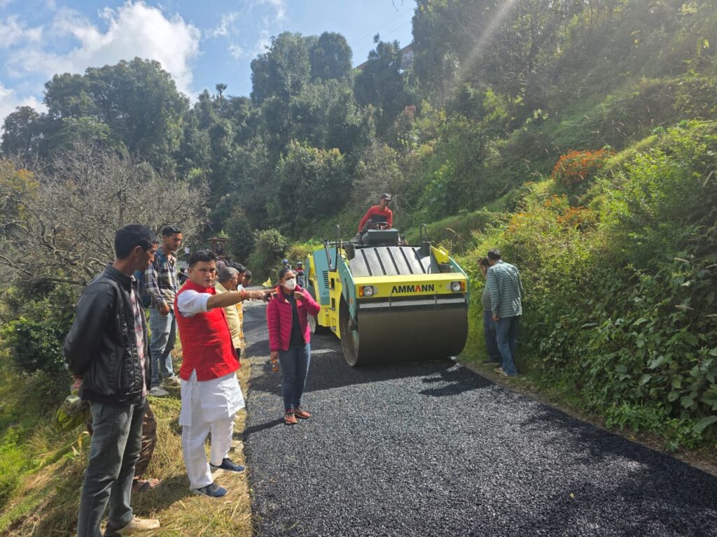 विधायक कैड़ा ने किया पदमपुरी से सरना – गुनियालेख मोटर मार्ग पर डामरीकरण कार्य का निरक्षण गुणवत्ता से कार्य करने के दिए निर्देश