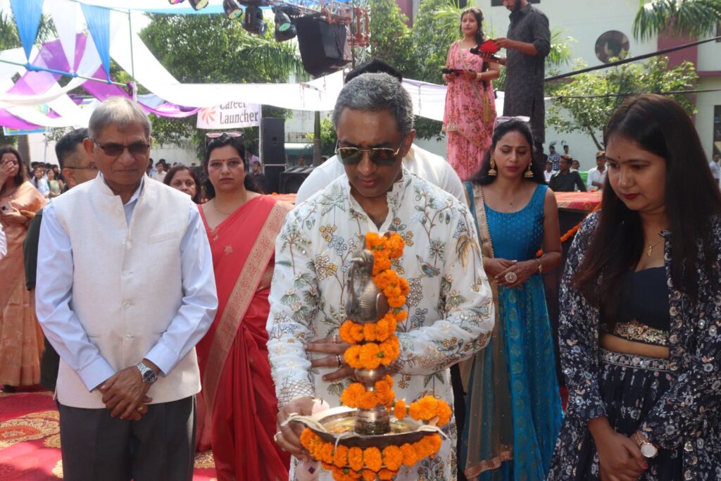 दीवान वी एस ग्रुप ऑफ़ इंस्टीटूशन्स के वार्षिक उत्सव “दिवाली धूम” में मची मस्ती और खुशियों की धूम