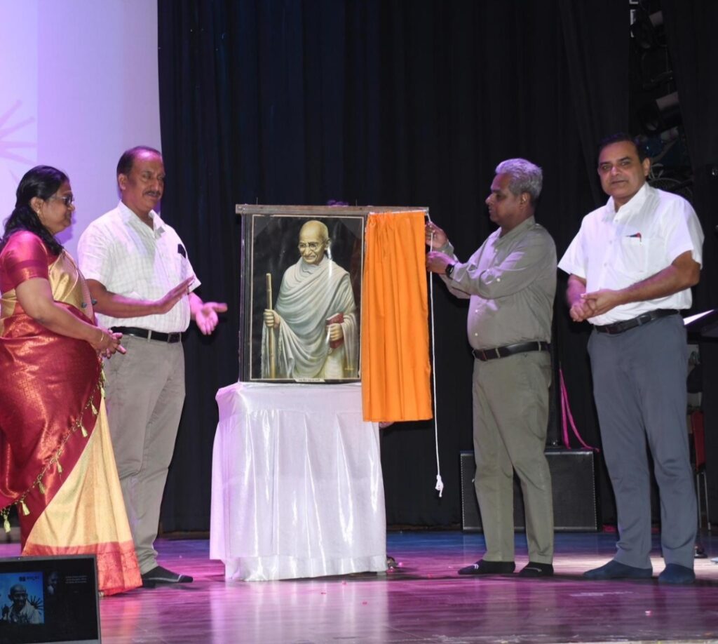 गांधी-शास्त्री जयंती पर एलएलआर मेडिकल कॉलेज मेरठ में हर्षोल्लास से समारोह आयोजित