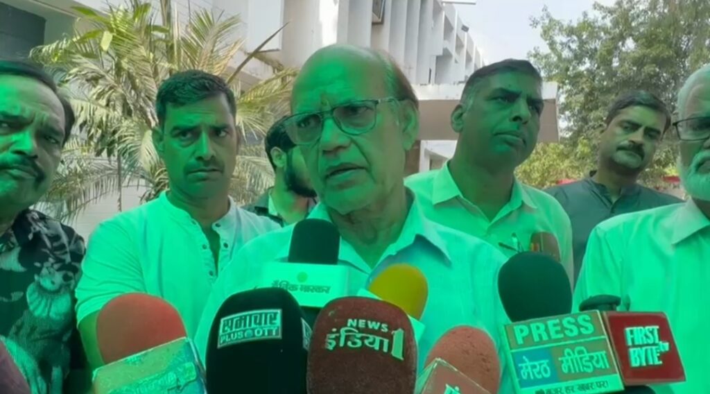 इंस्टीट्यूट में शिक्षक पर फायरिंग, कार्रवाई न होने पर त्यागी समाज नाराज़