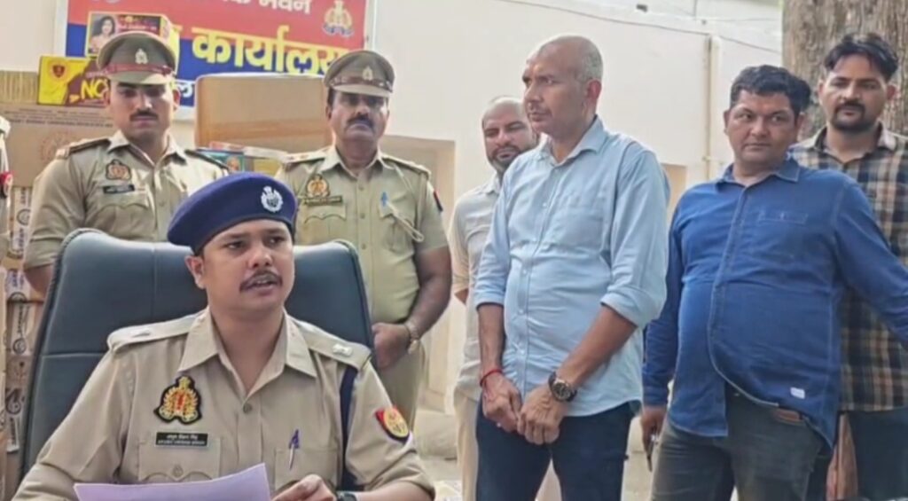 दिवाली से पहले मेरठ पुलिस ने पकड़ा 10 लाख के अवैध पटाखों का जखीरा