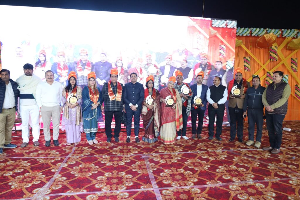 गंगा मेले में वेंक्टेश्वरा की ओर से बॉलीवुड म्यूजिकल नाइट व कवि सम्मेलन में उमड़ा जनसैलाब